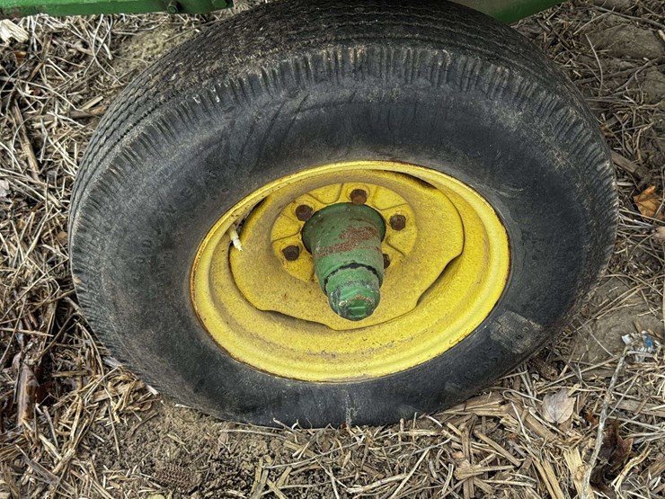 heider-12'-box-wagon-on-john-deere-running-gear-image-14