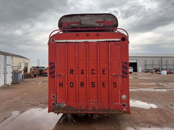horse-transport-5th-wheel-livestock-trailer-image-46