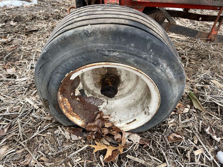 case-222-78-lawn-and-garden-tractor-w/-mower-deck-and-snow-blower-image-14