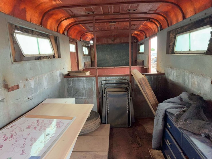 horse-transport-5th-wheel-livestock-trailer-image-16