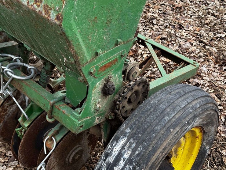 vintage-10'-grain-drill-on-rubber-image-16