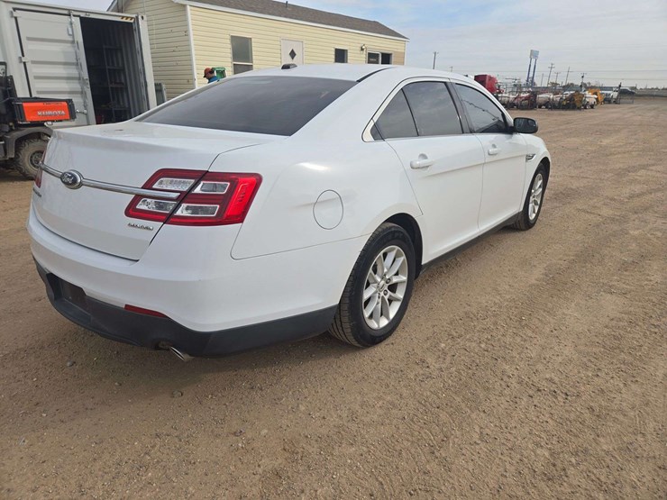 2013-ford-taurus-se-sedan-4d-image-3