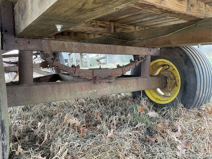 hay-wagon-w/-john-deere-running-gear-image-8