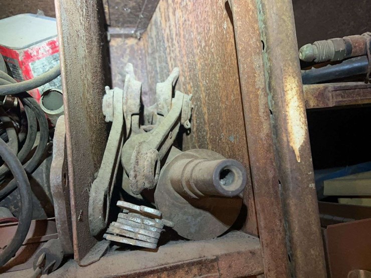 contents-of-shelving-image-7