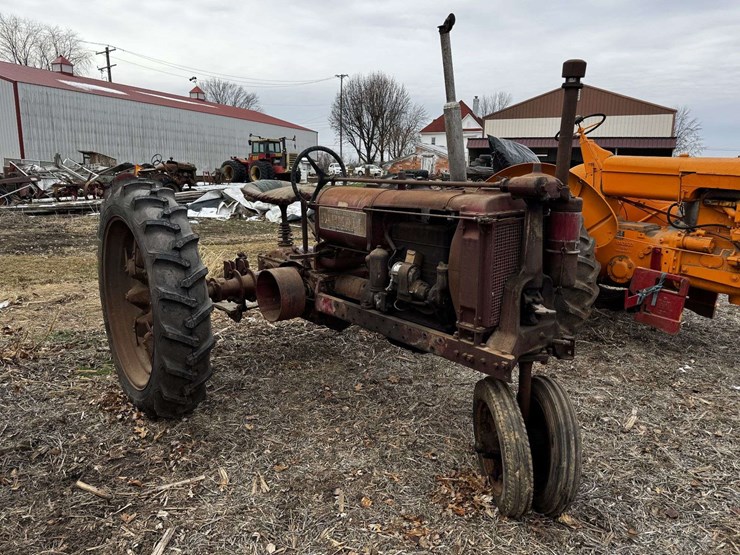 farmall-f-12-narrow-front-on-rubber-image-6