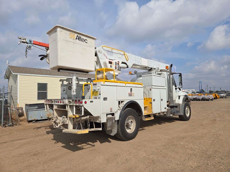 2009-international-7300-image-4