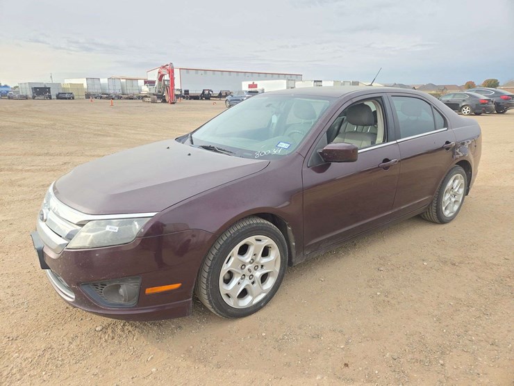 2011-ford-fusion-sedan-image-1