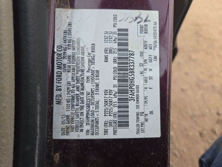 2011-ford-fusion-sedan-image-17