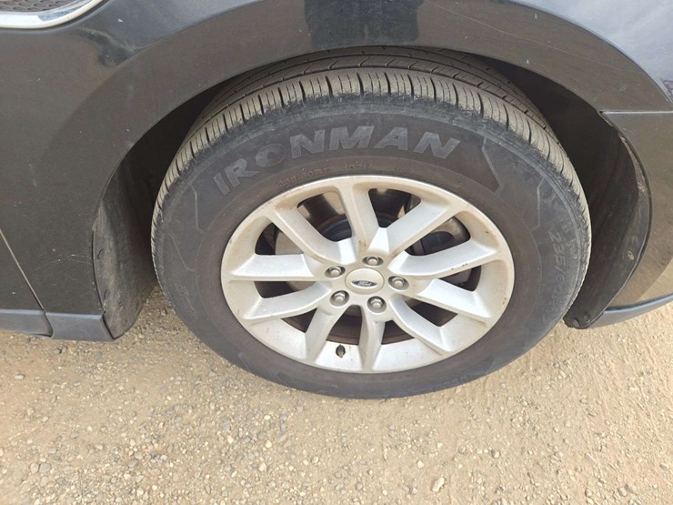 2013-ford-taurus-se-sedan-4d-image-7