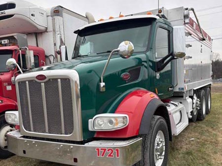2017-peterbilt-567-image-1