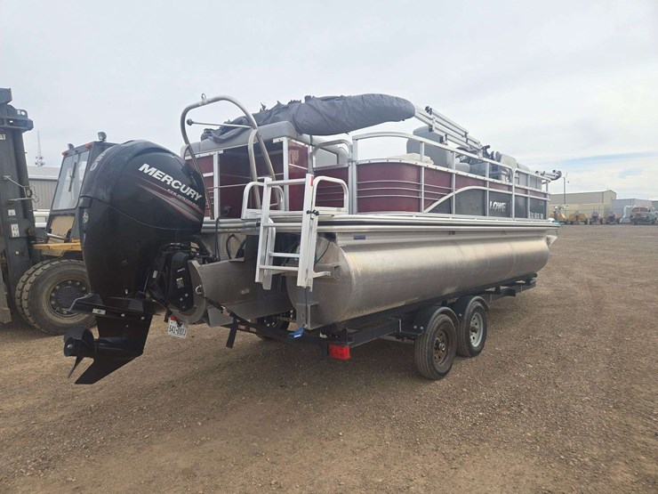 2017-lowe-ss210-pontoon-boat-image-3