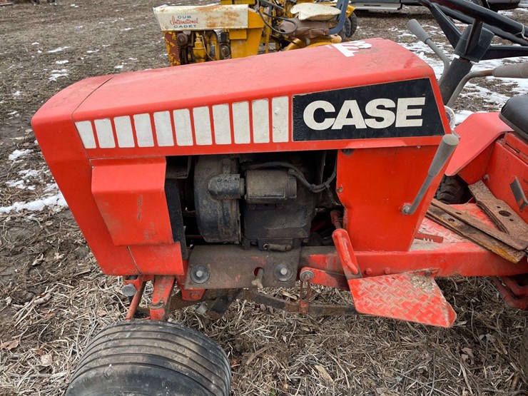 case-222-78-lawn-and-garden-tractor-w/-mower-deck-and-snow-blower-image-19