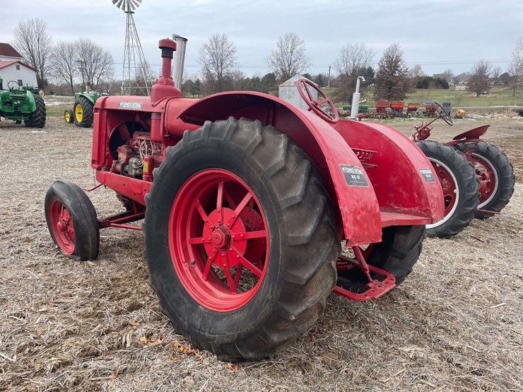 mccormick-deering-wk-40-wide-front-on-rubber-image-3