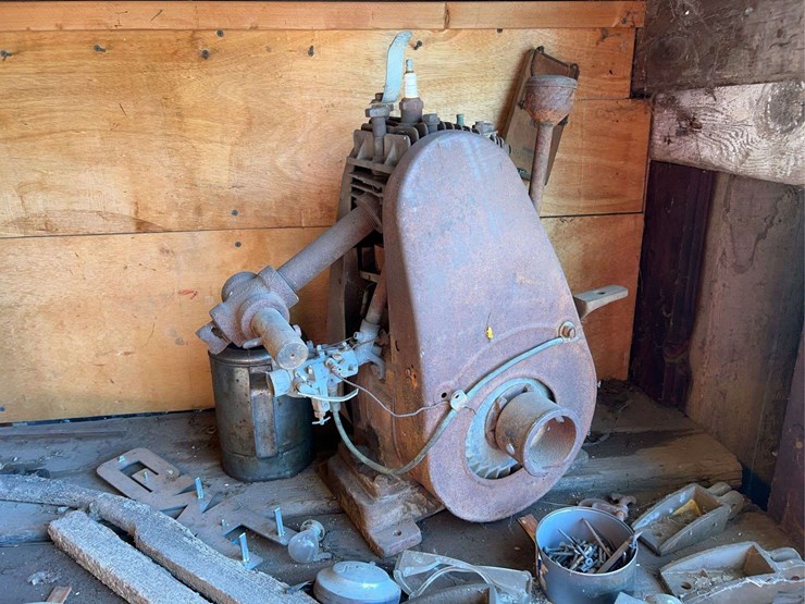 engines,-oil-jugs,-and-rope-image-20