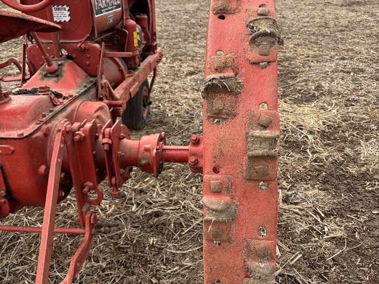 farmall-f-12-single-front-on-rubber-with-cast-steel-rim-and-rear-steel-image-28