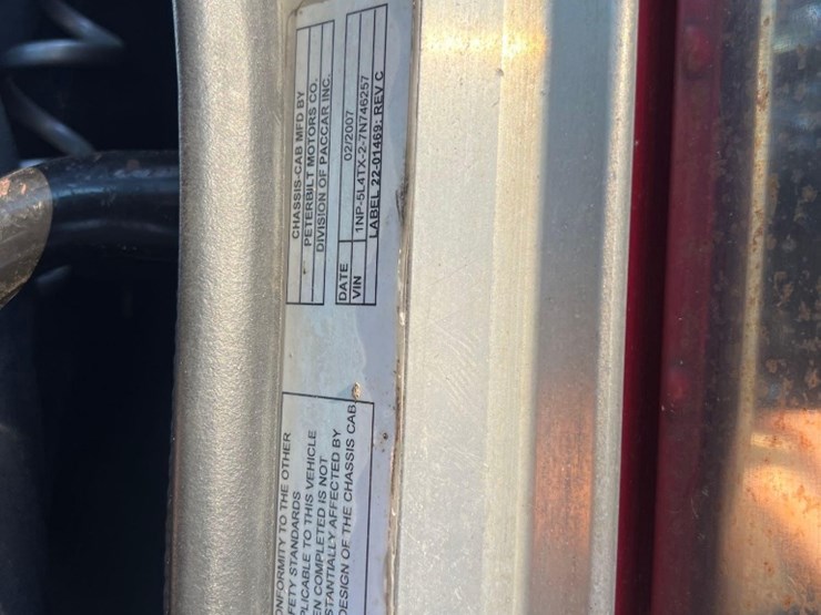 2007-peterbilt-379-tri-axle-dump-truck-image-31