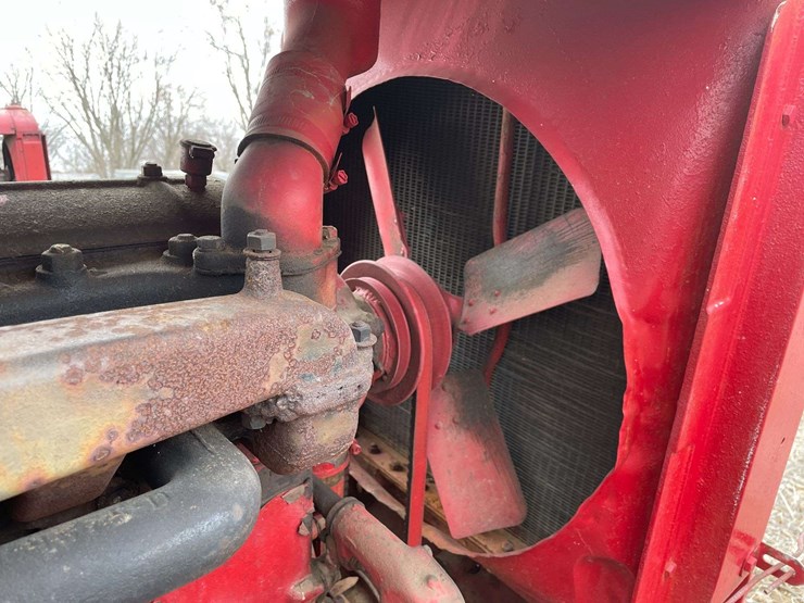 mccormick-deering-wk-40-wide-front-on-rubber-image-32