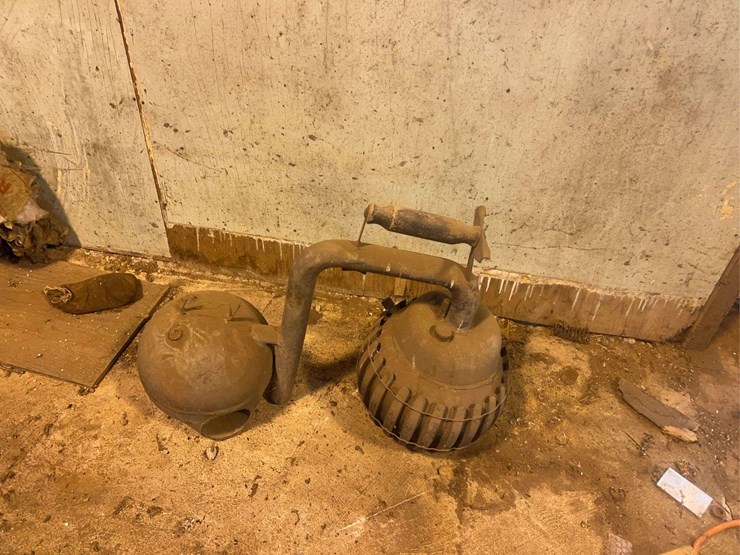 contents-of-wall-image-8