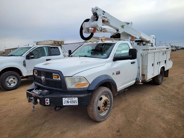 2012-ram-5500-chassis-regular-cab-2d-bucket-truck-image-1
