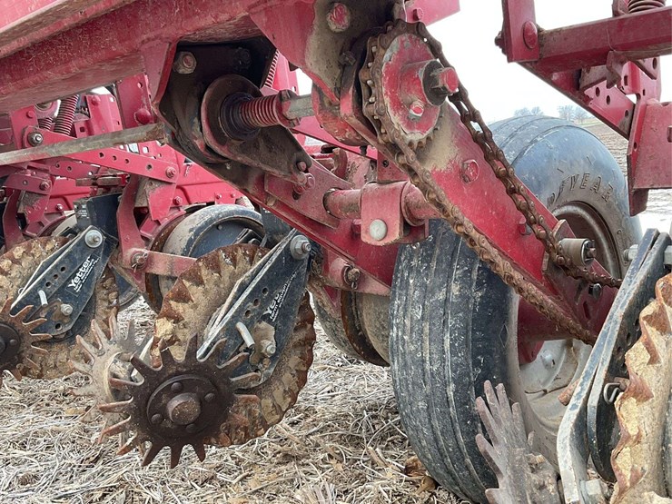 case-ih-cyclo-air-6-row-planter-image-17