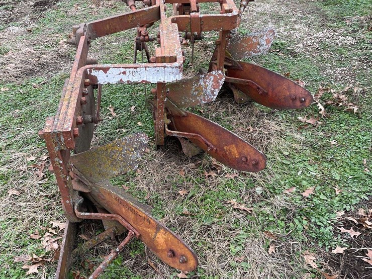 allis-chalmers-3-bottom-mounted-plow-image-4