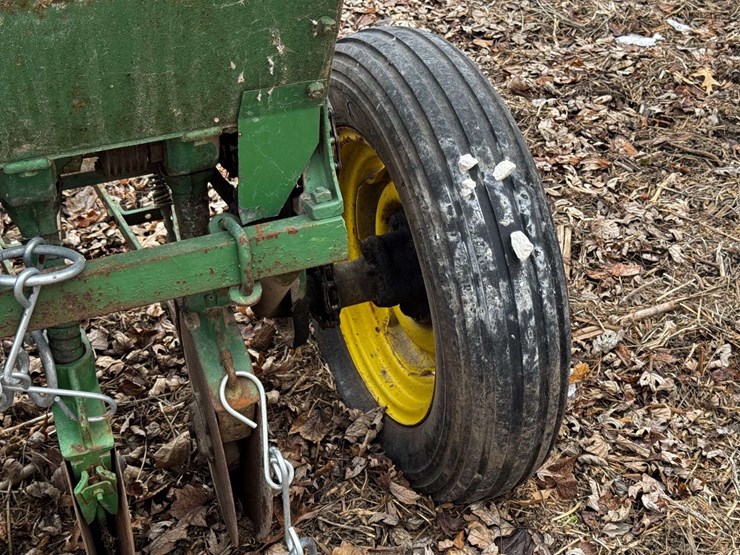 vintage-10'-grain-drill-on-rubber-image-15