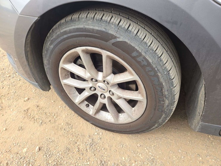 2014-ford-taurus-se-sedan-4d-image-6