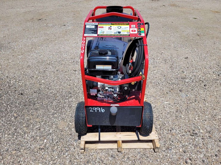 magnum-4000-series-gold-pressure-washer-image-2