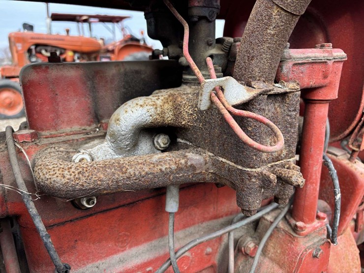 farmall-f-12-single-front-on-rubber-with-cast-steel-rim-and-rear-steel-image-51