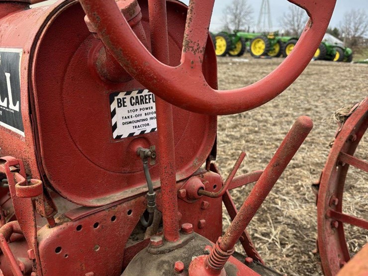 farmall-f-12-single-front-on-rubber-with-cast-steel-rim-and-rear-steel-image-14