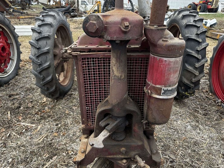 farmall-f-12-narrow-front-on-rubber-image-46