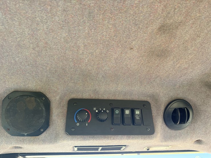 2008-new-holland-t2420-image-8