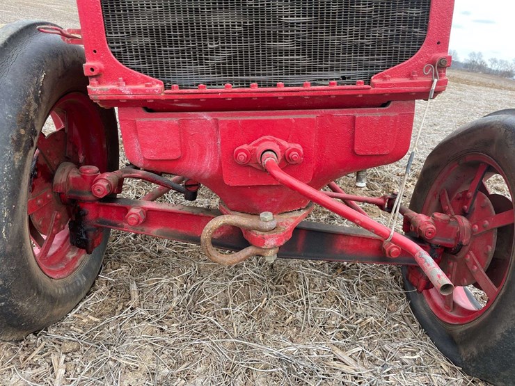 mccormick-deering-wk-40-wide-front-on-rubber-image-17