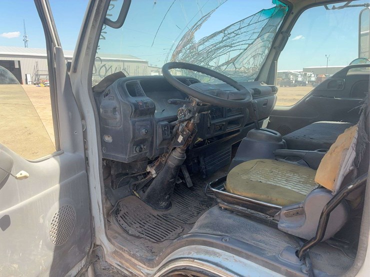 2006-isuzu-nqr-image-27