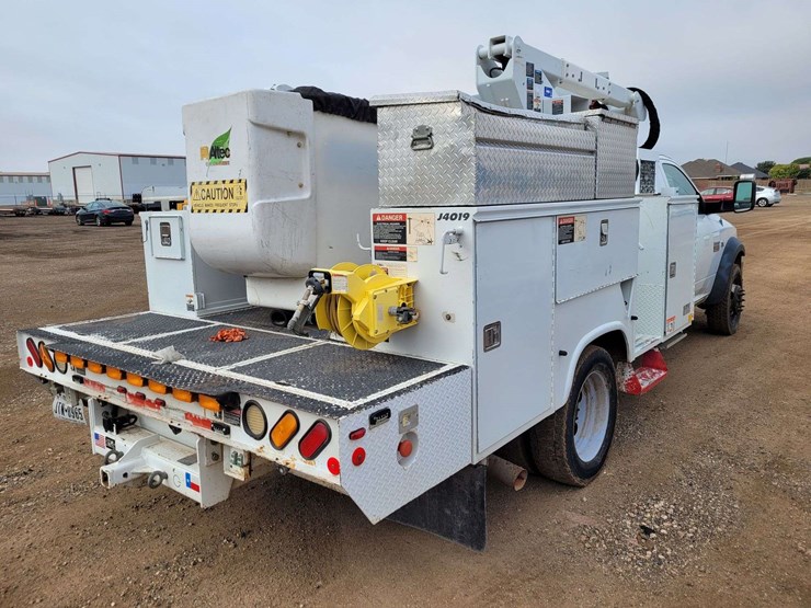 2012-ram-5500-chassis-regular-cab-2d-bucket-truck-image-7