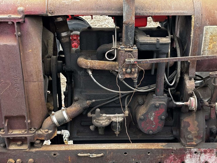 farmall-f-12-narrow-front-on-rubber-image-40