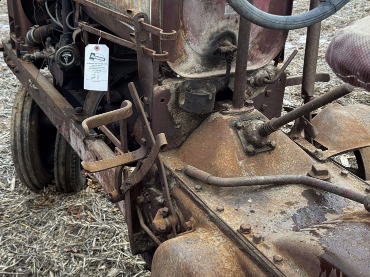 farmall-f-12-narrow-front-on-rubber-image-33