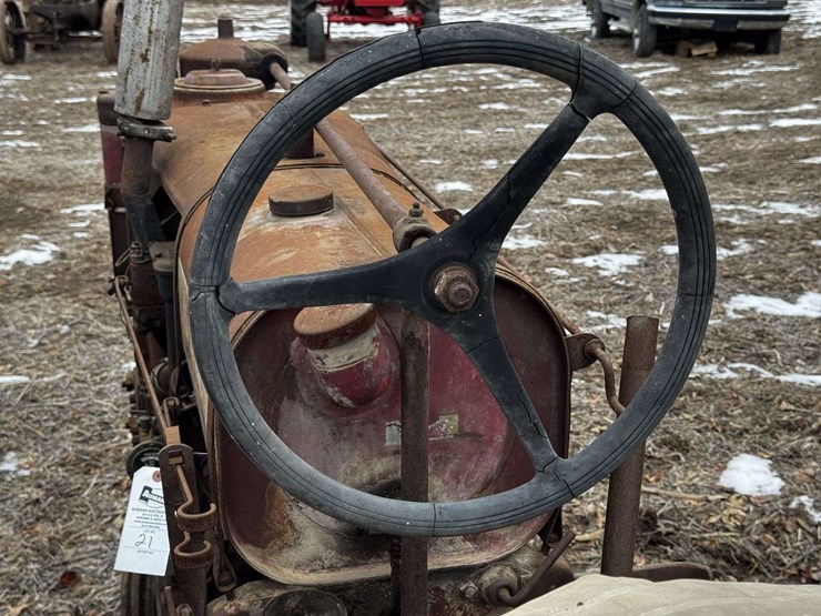 farmall-f-12-narrow-front-on-rubber-image-30