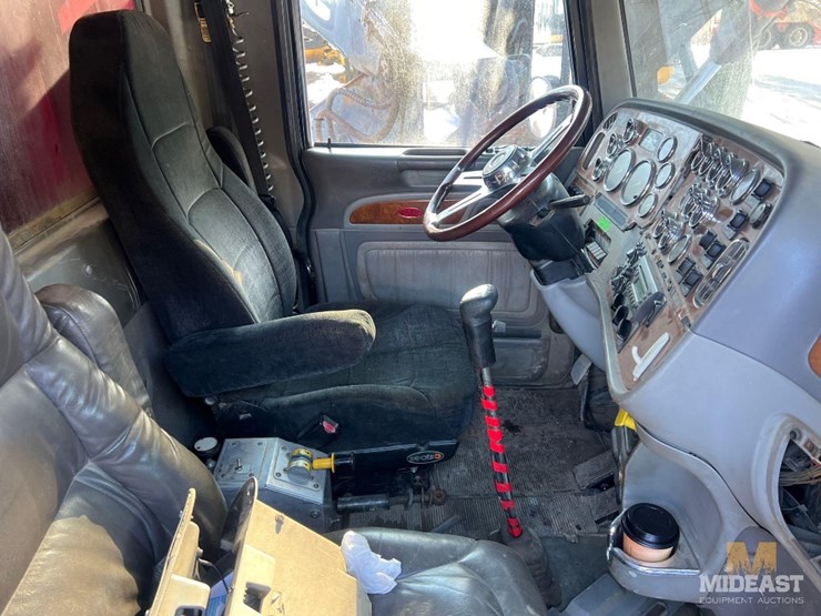 2007-peterbilt-379-tri-axle-dump-truck-image-20