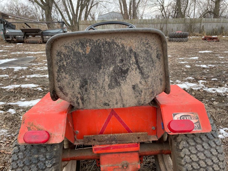 case-222-78-lawn-and-garden-tractor-w/-mower-deck-and-snow-blower-image-28
