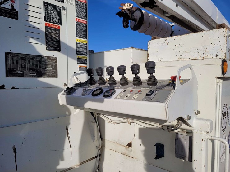 2009-international-harvester-sx525-truck-digger-derrick-truck-image-18