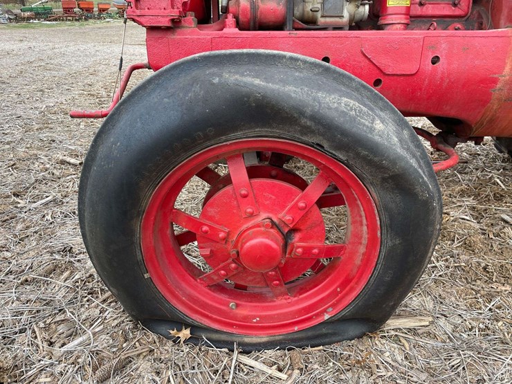 mccormick-deering-wk-40-wide-front-on-rubber-image-14