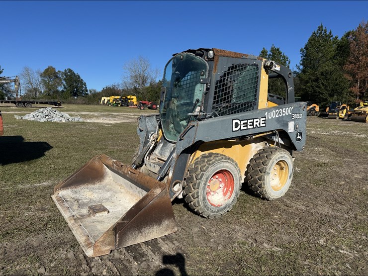 2010-deere-318d-image-1