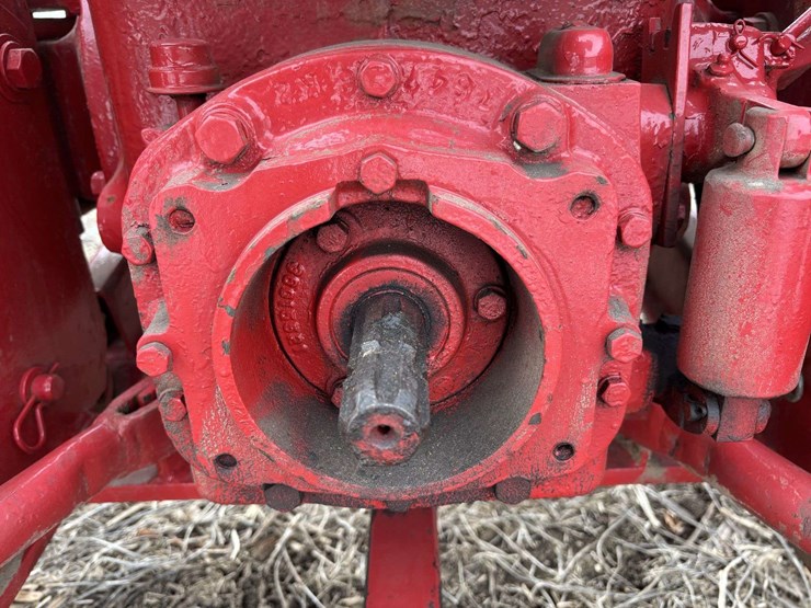 farmall-560-wide-front-(puller?)-image-61