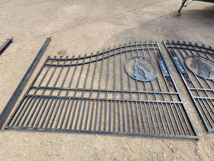 horse-head-design-entrance-gate-image-2