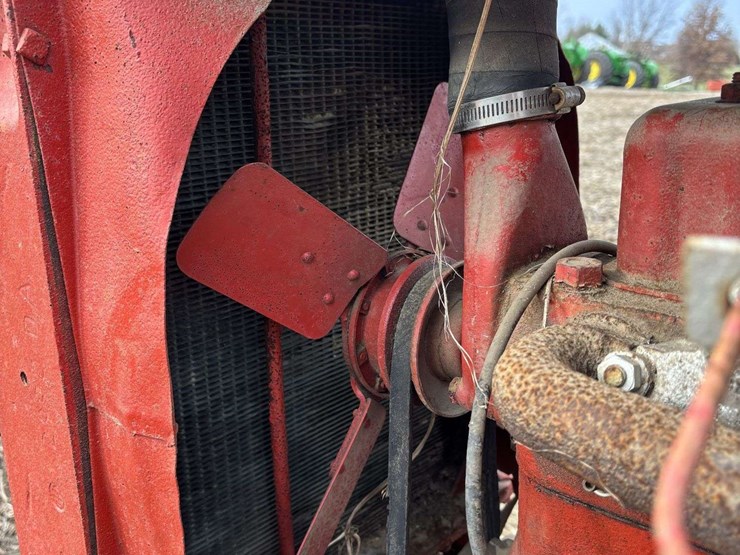 farmall-f-12-single-front-on-rubber-with-cast-steel-rim-and-rear-steel-image-49