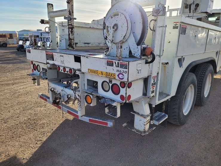 2009-international-harvester-sx525-truck-digger-derrick-truck-image-11