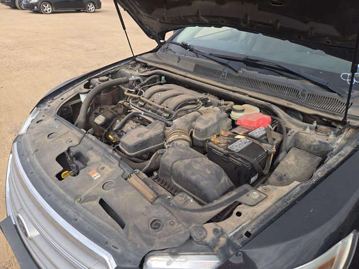 2013-ford-taurus-se-sedan-4d-image-18