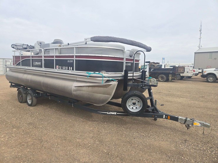 2017-lowe-ss210-pontoon-boat-image-2