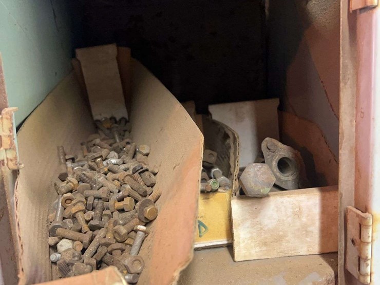 contents-of-shelving-image-28